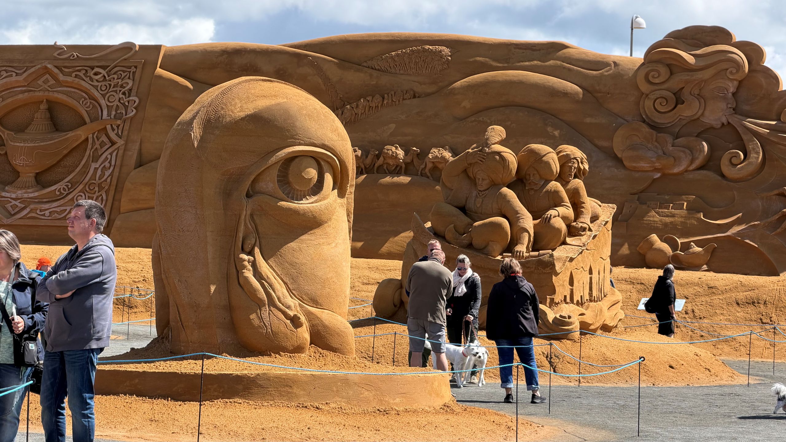 Sandskulptur inspireret af 1001 nats eventyr