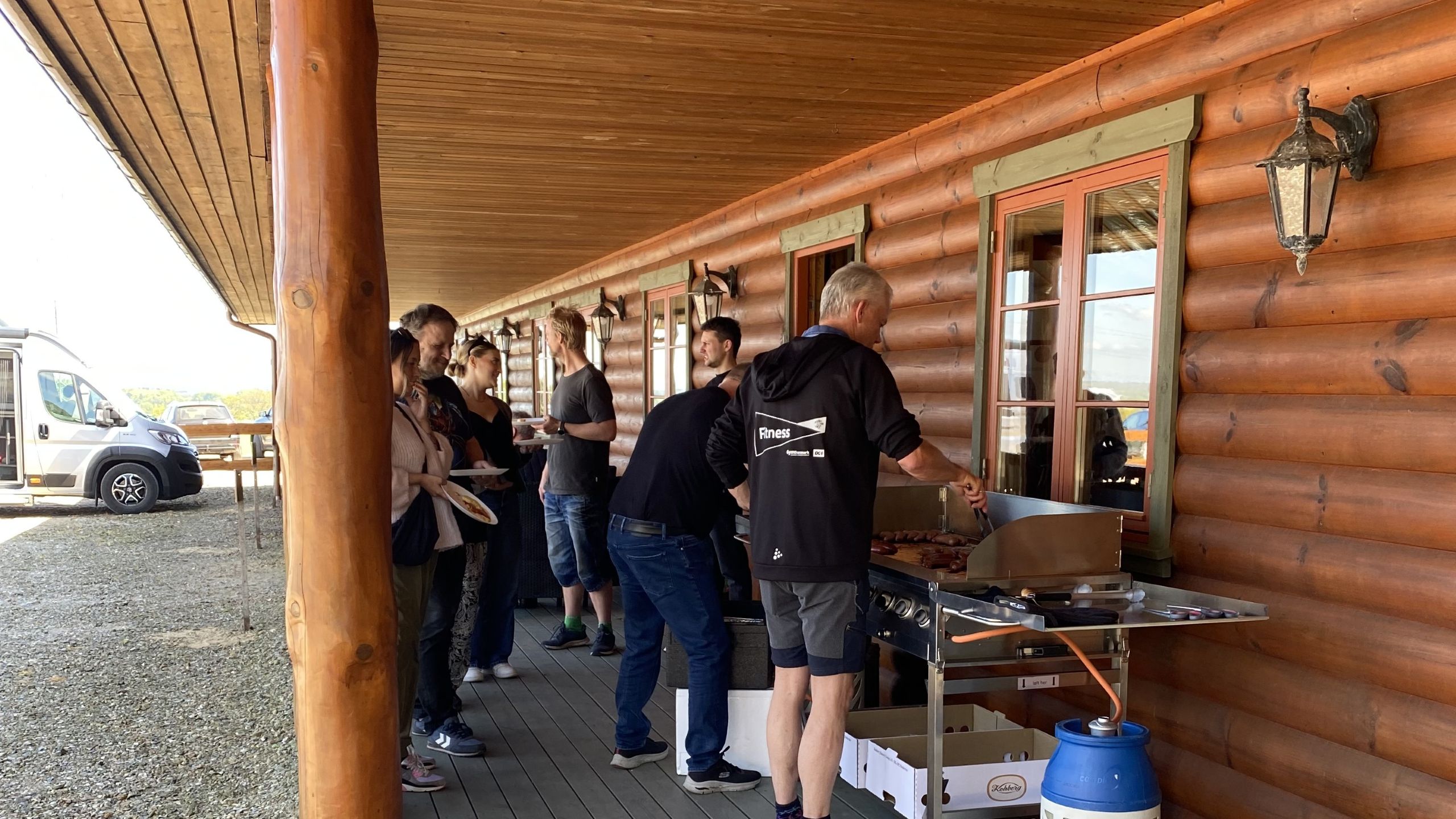 Grill på terrassen ved bisonfarmen