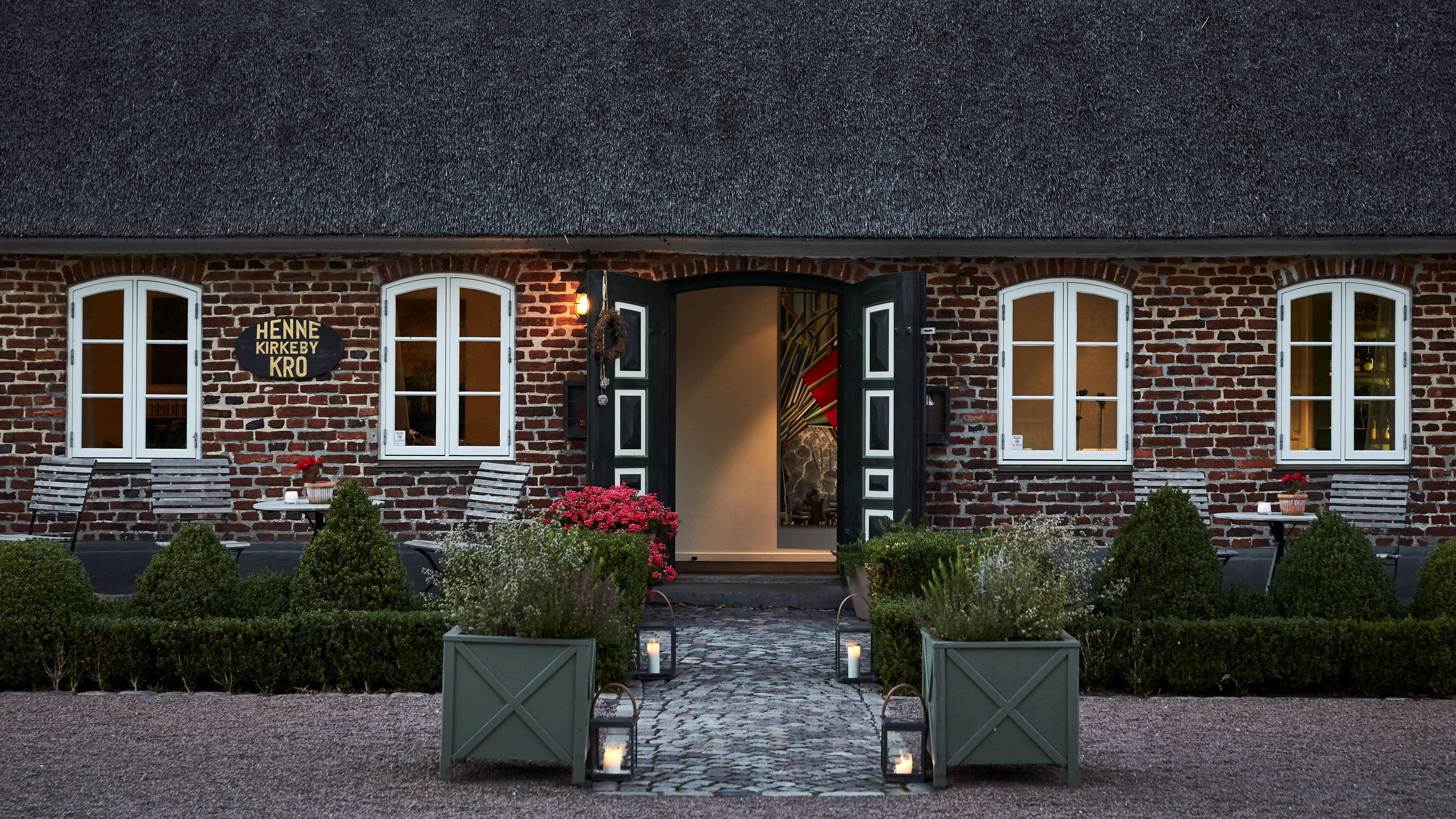 Henne Kirkeby Kro - front facade