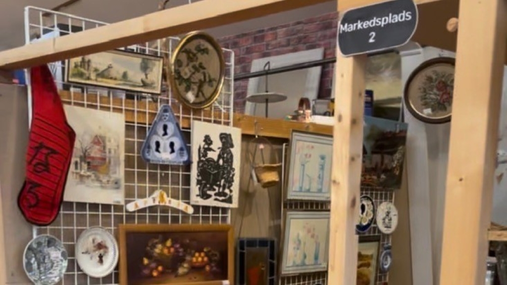 Genbrugskunst og boligting på markedsplads