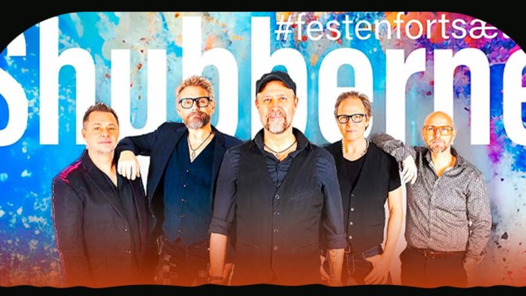 Det femmand store band Shubberne smiler ind i kameraet.