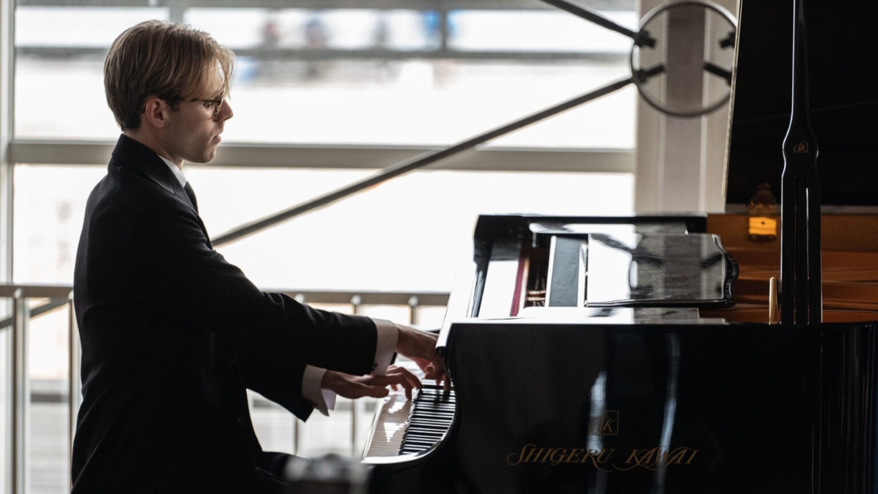 Pianist performs at Hvide Sande Masterclass