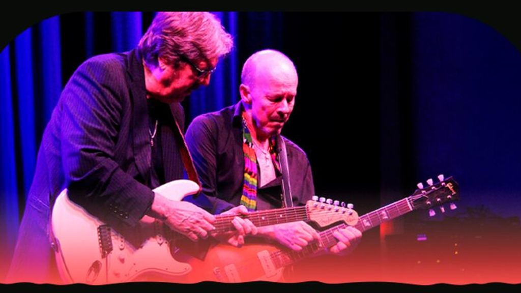 Billede af Frimer & Møller med deres guitarer på scenen.