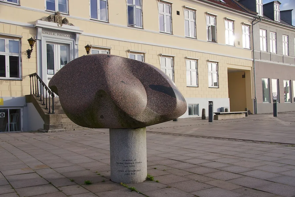 Skulptur ved Postgården