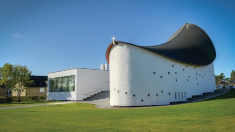 Strandby Kirke og Metodistkirken