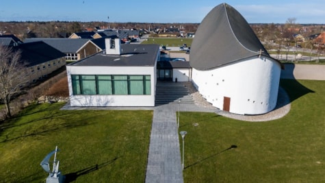 Strandby Kirke og Metodistkirken