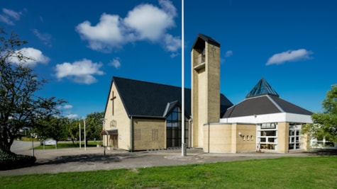 Strandby Kirke og Metodistkirken