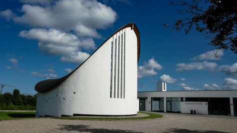 Strandby Kirke og Metodistkirken