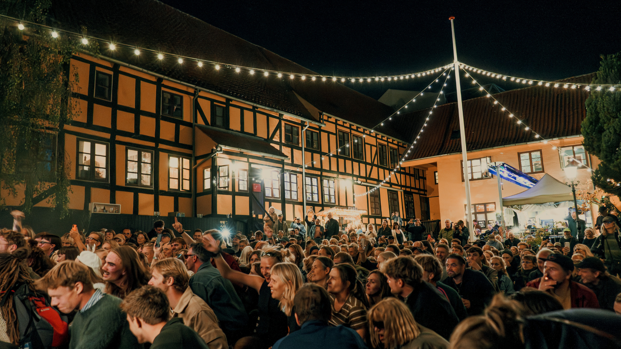 Koncert, courtyard. Harders