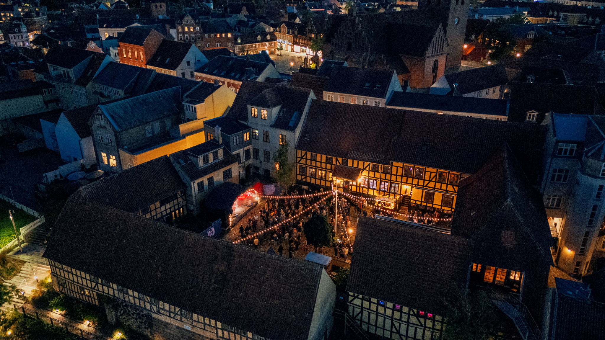 Koncert, courtyard. Harders