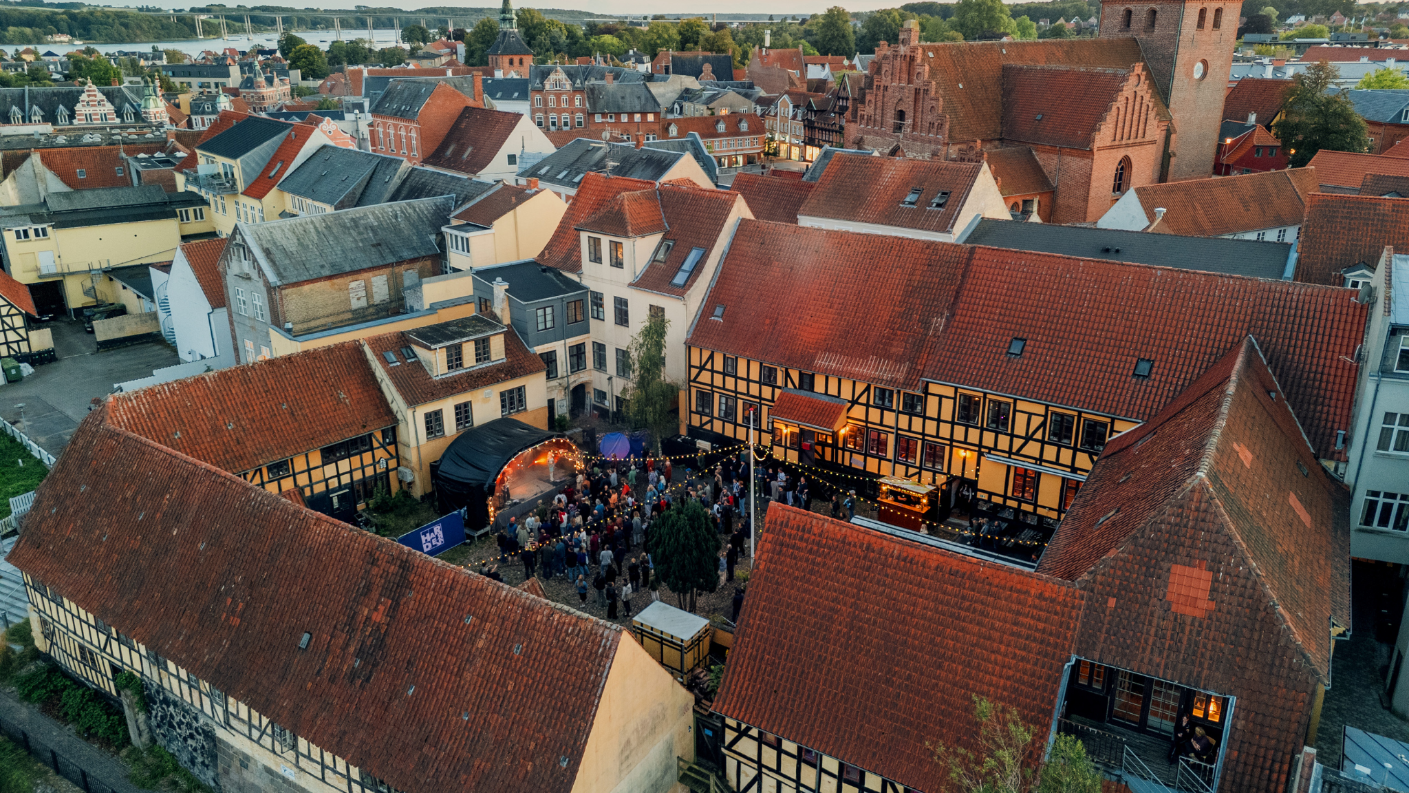 Koncert, courtyard. Harders