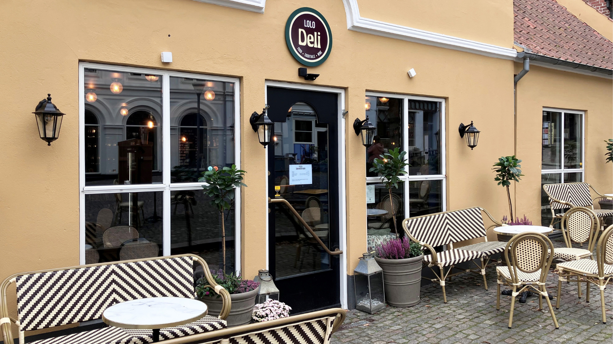 Lolo Deli restaurant