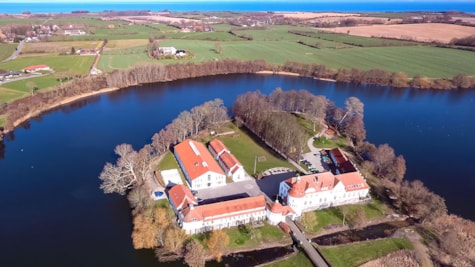 Vinterfoto over Nordborg Slotsgrund på øen Als