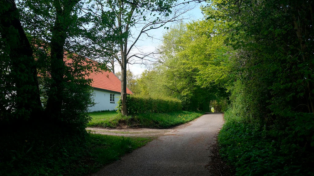 Sundeved Centret entrance driveway