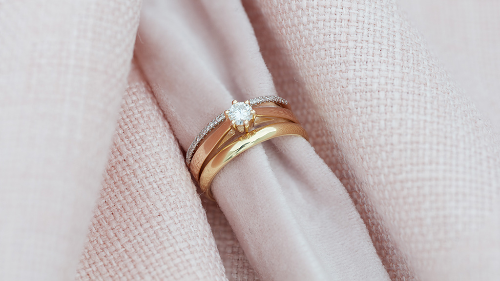 Køb vielsesringe hos Sönnichsen Ure & Smykker i Sønderborg på øen Als