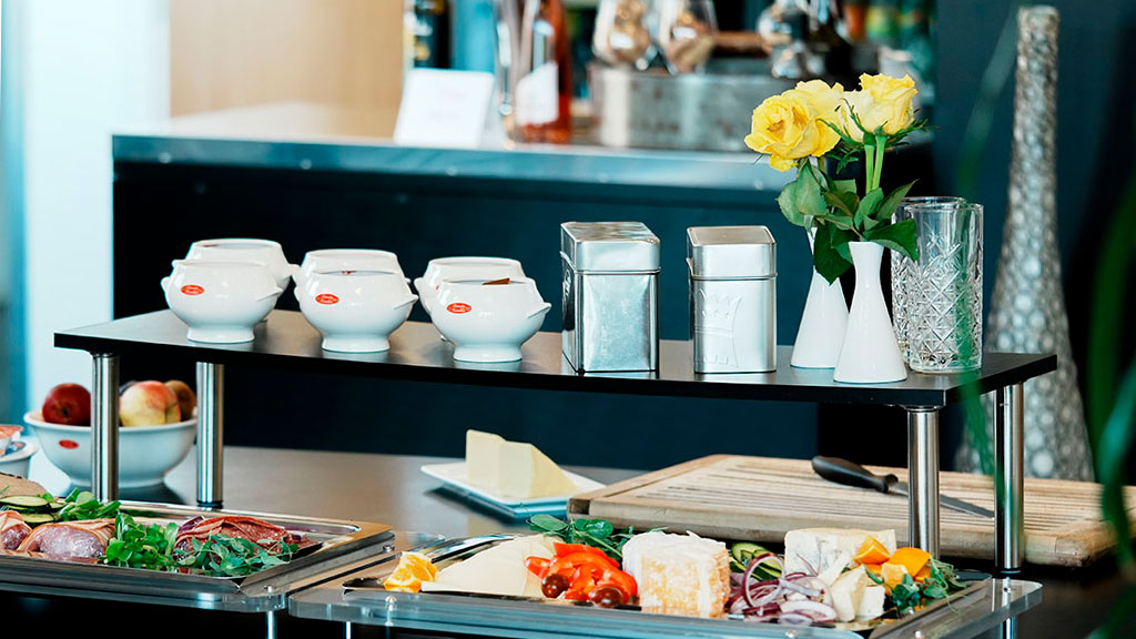 Frühstücksbuffet im Restaurant Bitten im Hotel Nørherredhus auf der Insel Als