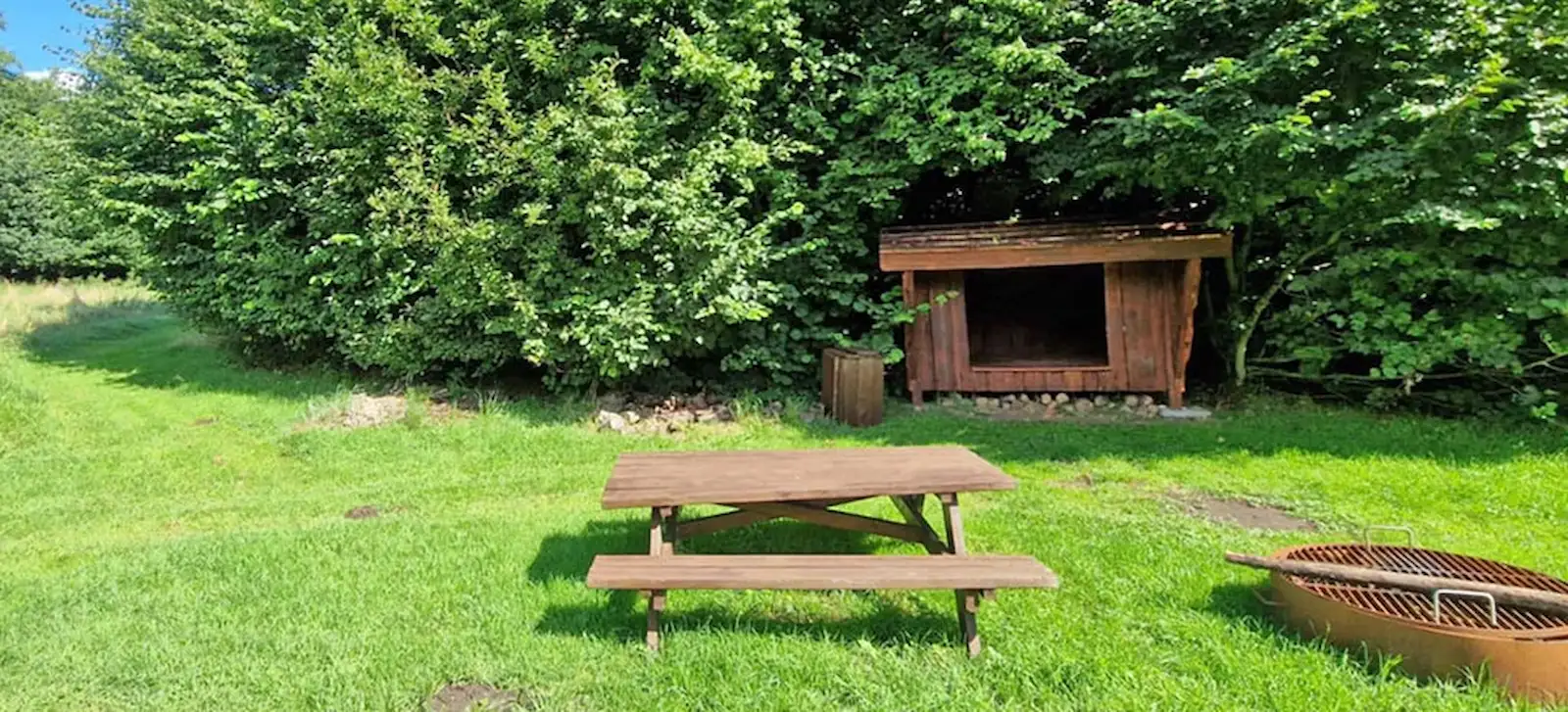 Aktivitetspark Guderup - lille shelter ved sø