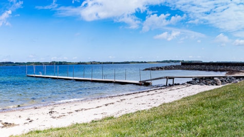 Vinterbadepunkt ved Ballebro Badestrand med udsigt til øen Als