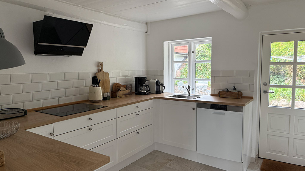 Holiday apartment Kragesand at Gendarmstien - the kitchen