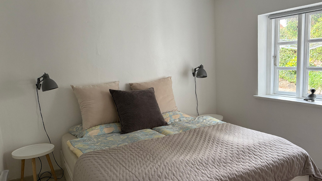 Holiday apartment Kragesand at Gendarmstien - bedroom