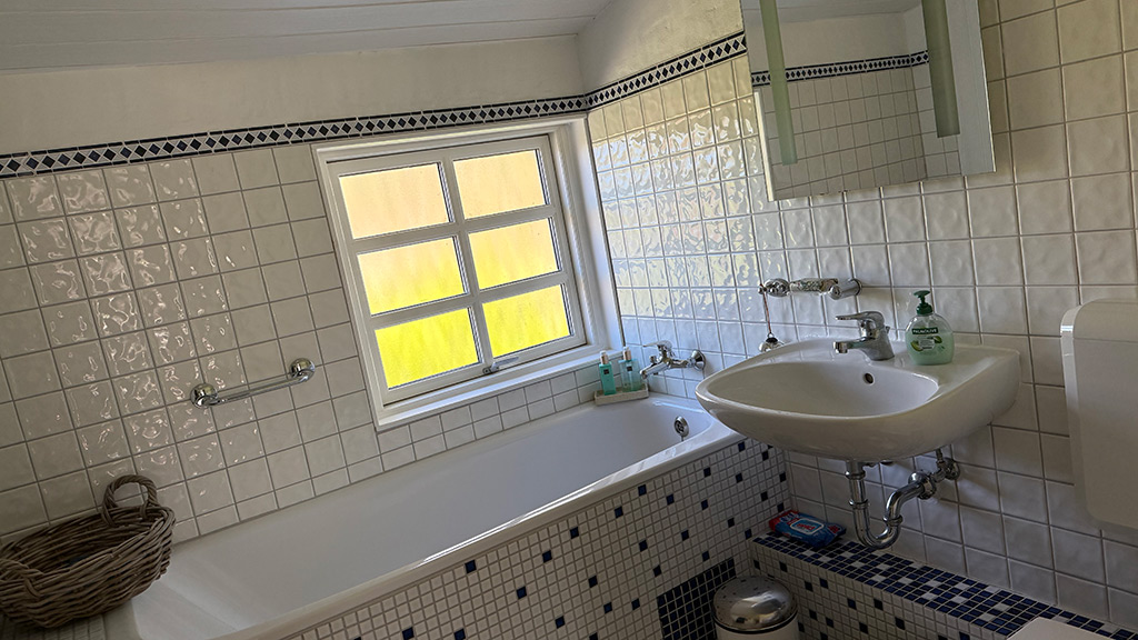 Ferienwohnung Kragesand – Badezimmer mit Badewanne