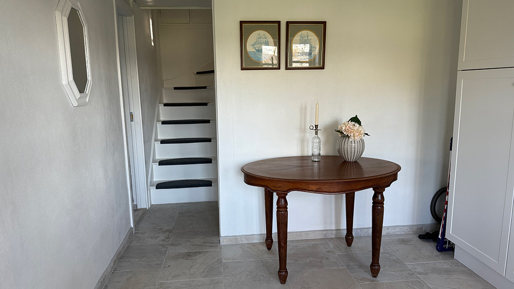 Ferienwohnung Kragesand: Eingangsbereich und Treppe zum 1. Stock