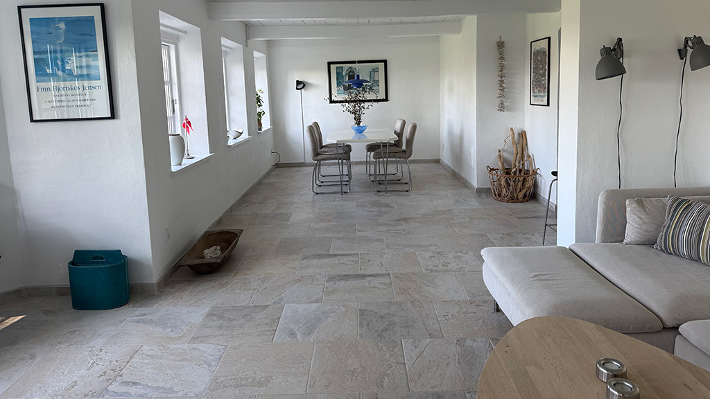 Ferienwohnung Kragesand: offener Wohnbereich mit Esstisch