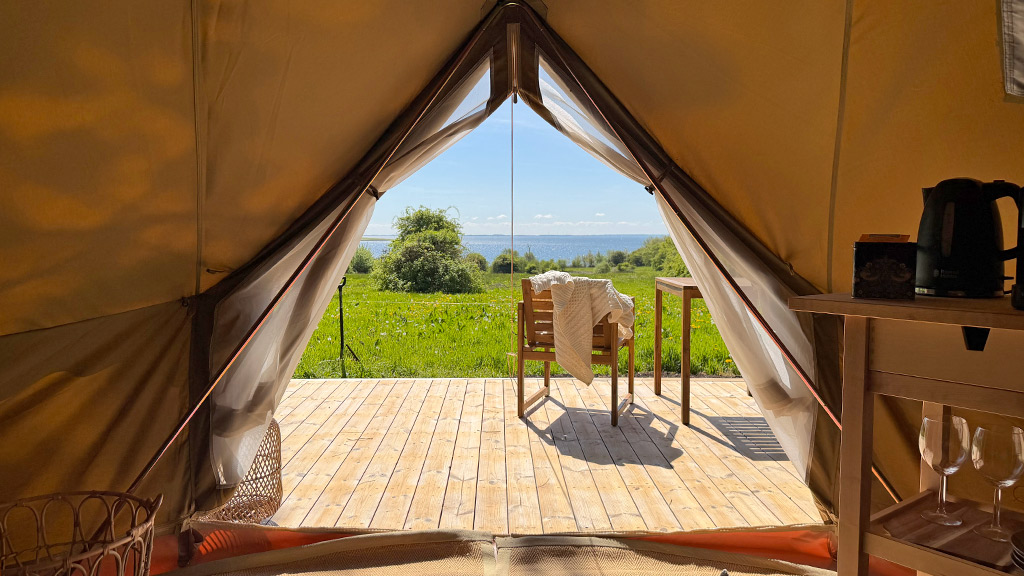 Stenholthus Glamping, Sønderborg - vågn op til havudsigt på øen Als