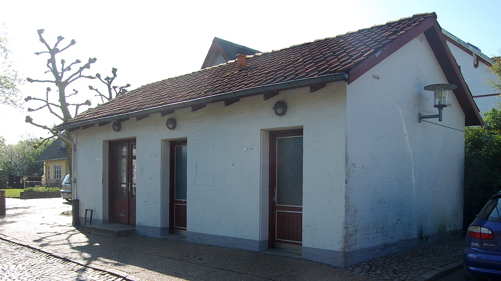 Public toilet building on Storegade in Broager