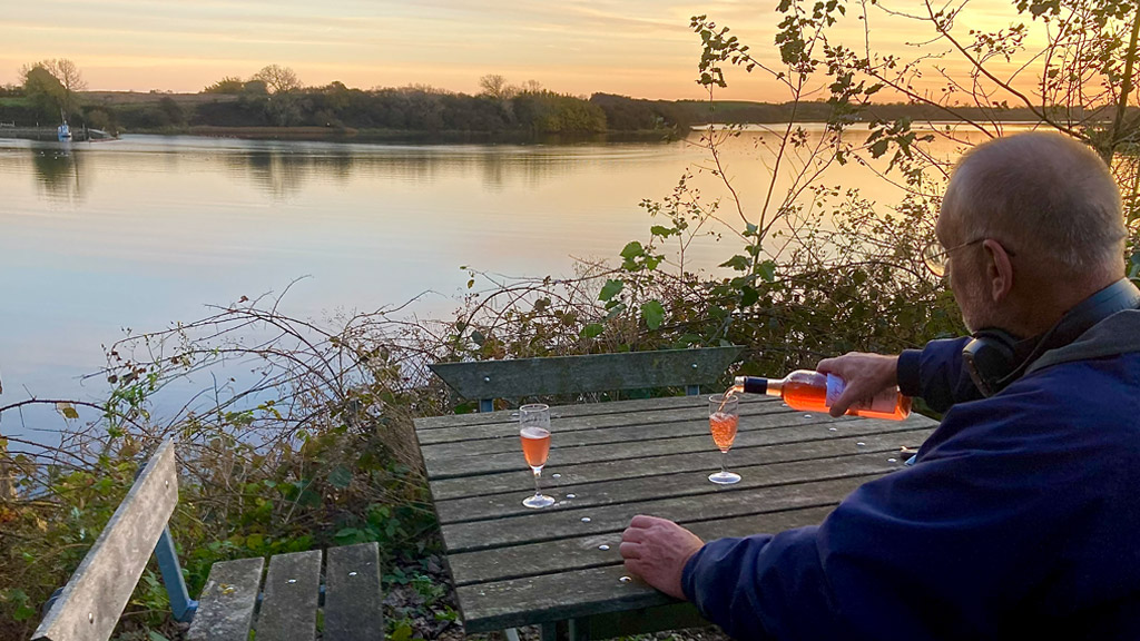Et lifligt glas rosé fra Holm Vineri på øen Als