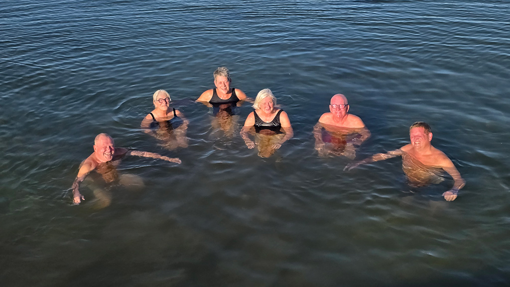 Mommark Badeklub Takes the Plunge into the Blue