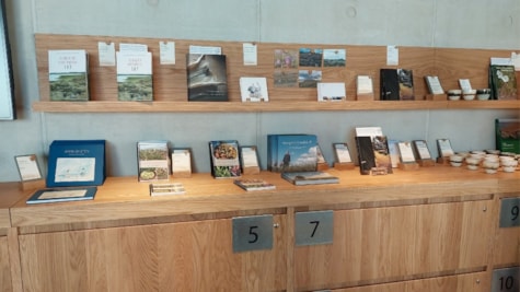 Nationalparkcenter Thy - Informationshus Nørre Vorupør - Boghylde