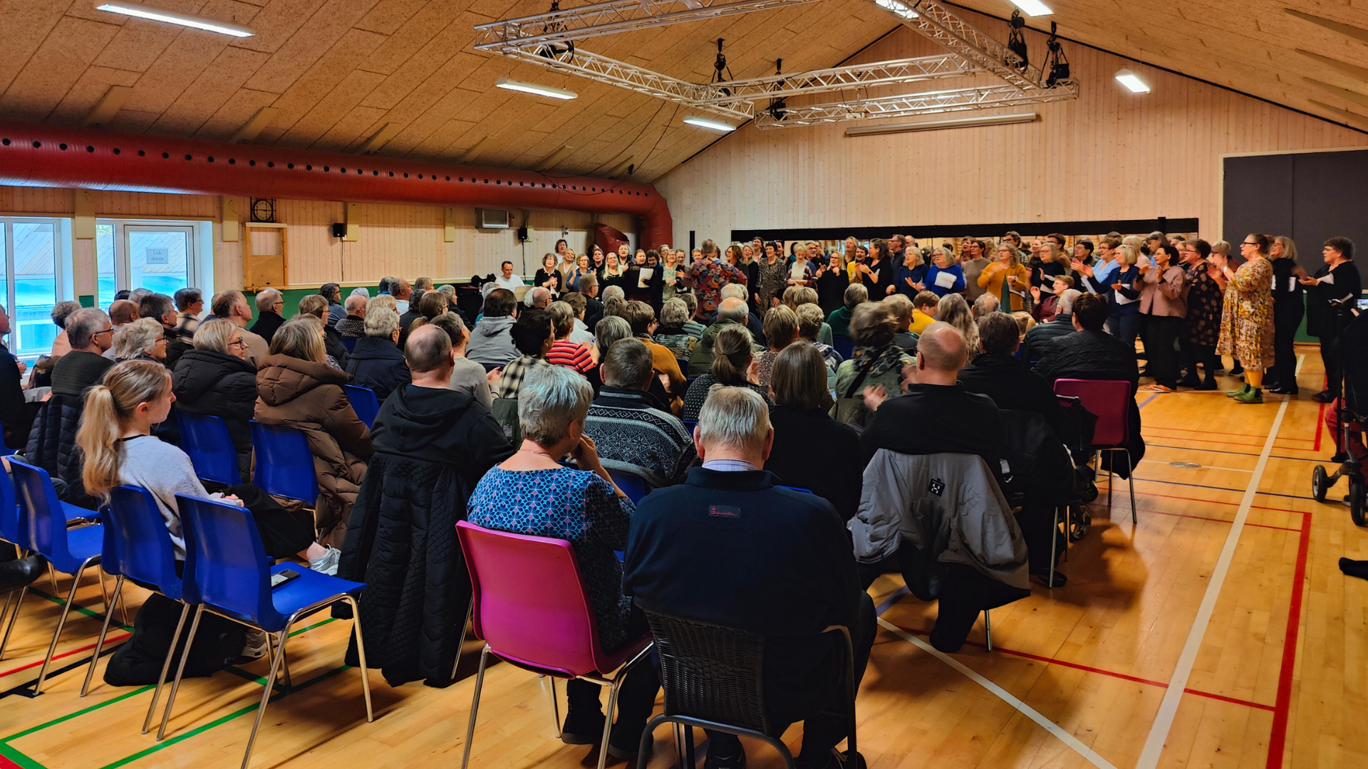 Vores lille hal med plads til 150 personer.