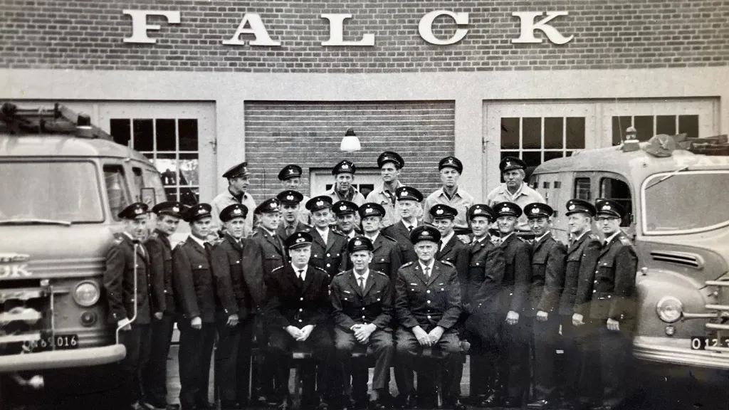 Personale foran Brandstationen i Rudkøbing i 1950erne