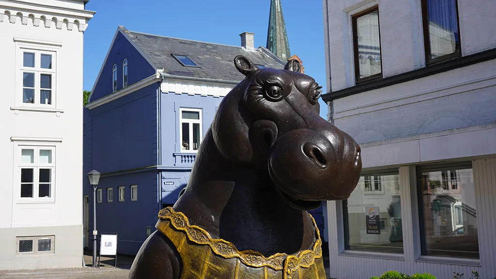 Hippo Ballerina af Bjørn Okholm Skaarup