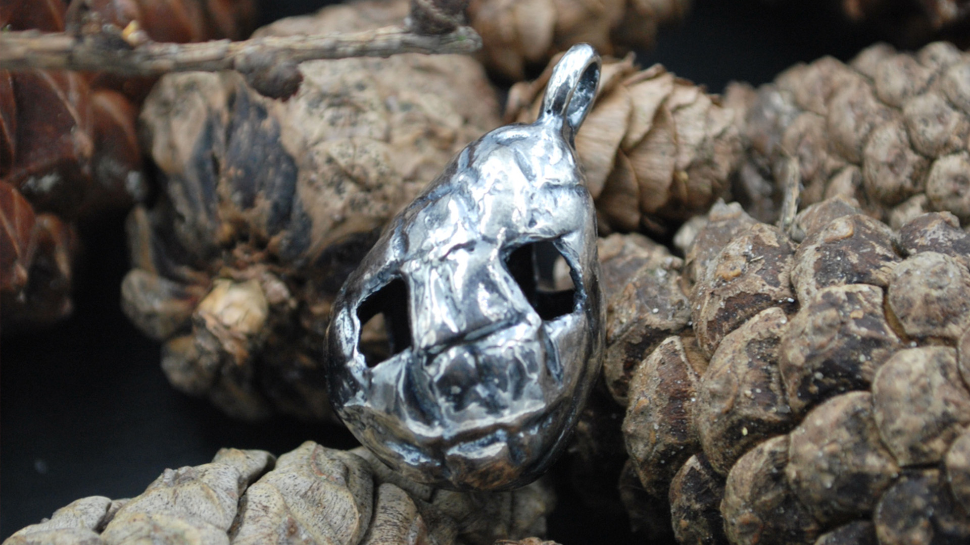 Janne E. Design - pendant - pine cone