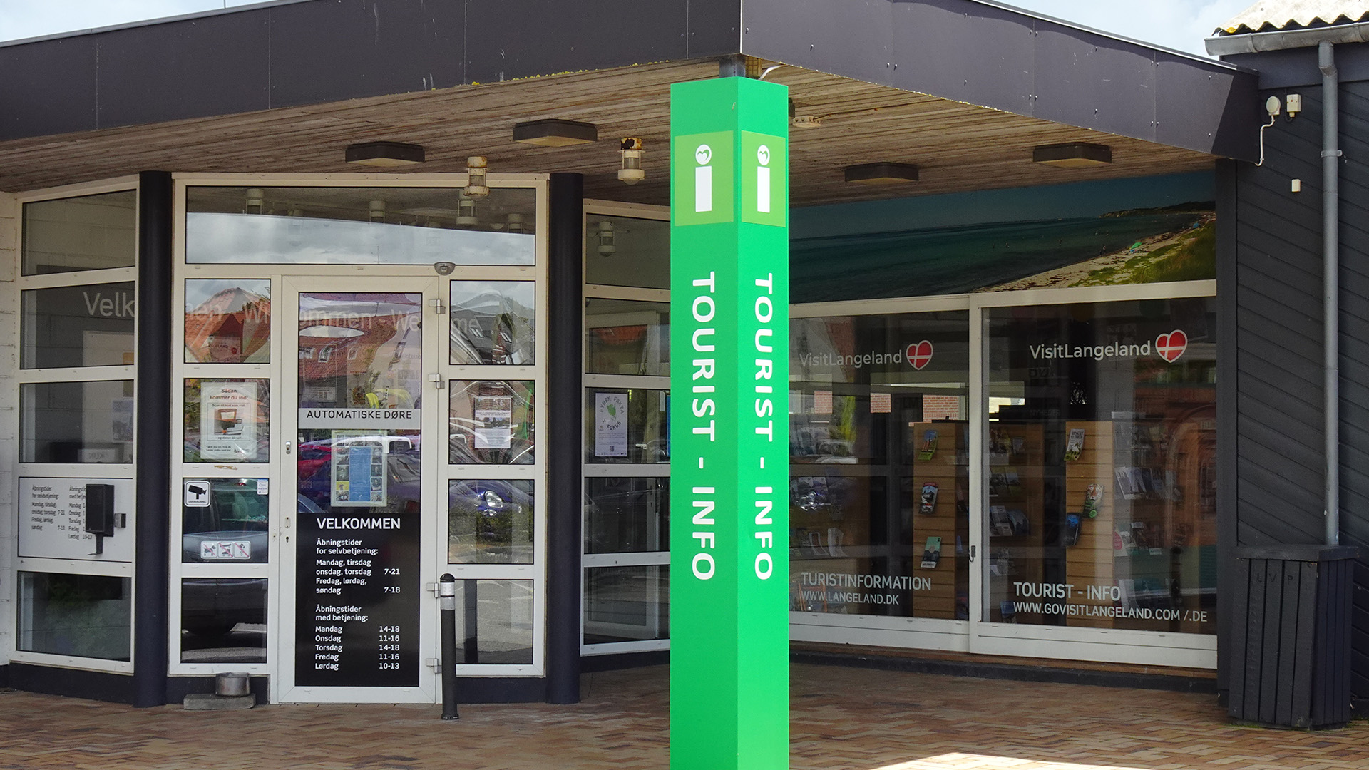 Indgang til biblioteket