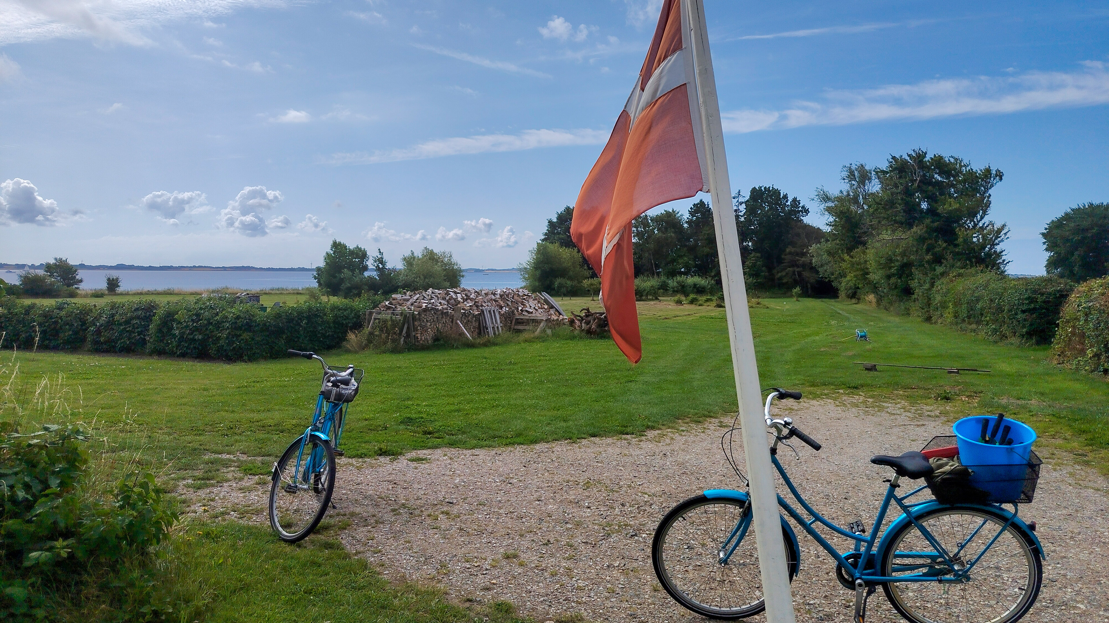 Stop on the cycle route on Strynø
