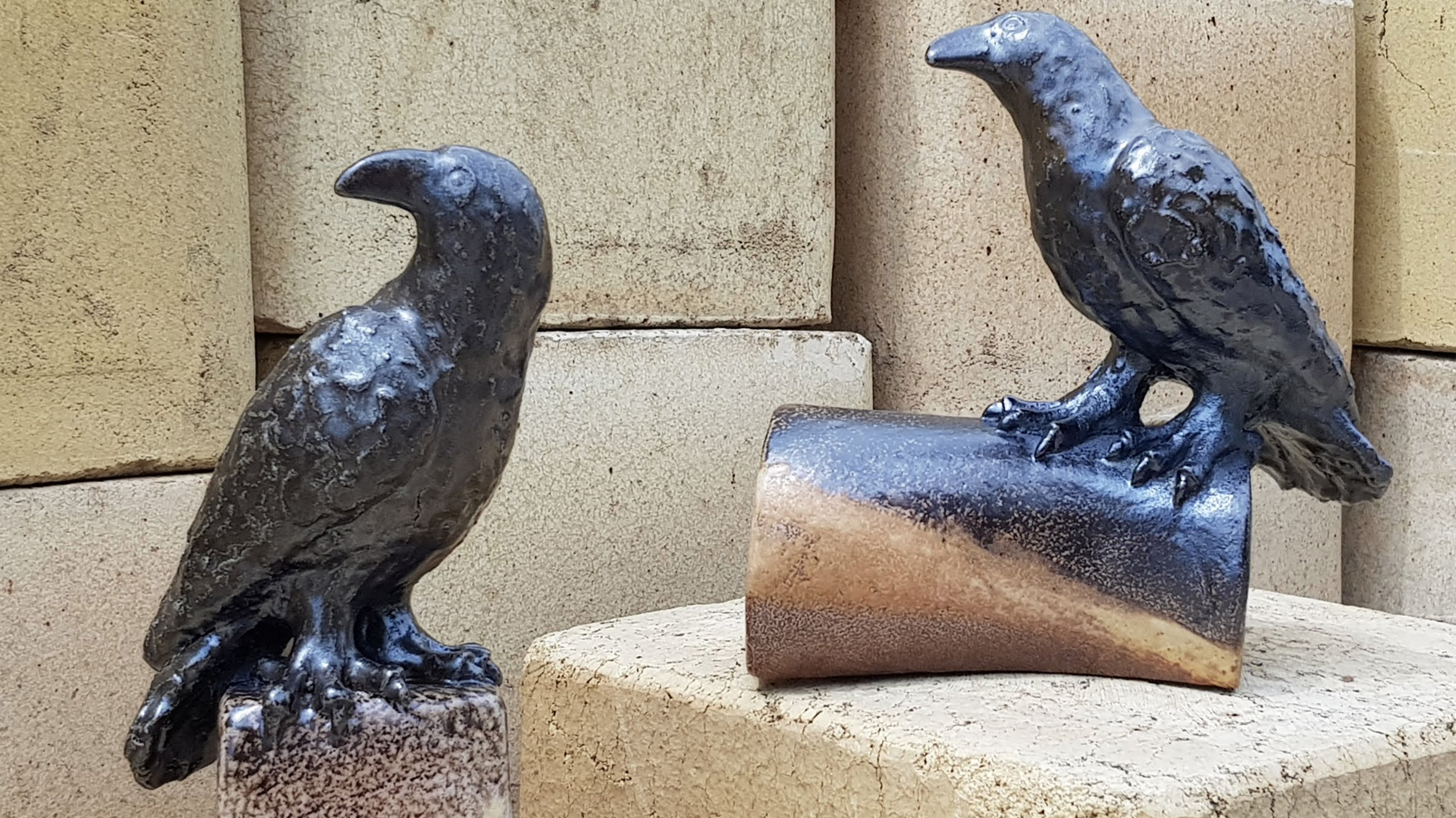Skulptur: 2 ravne