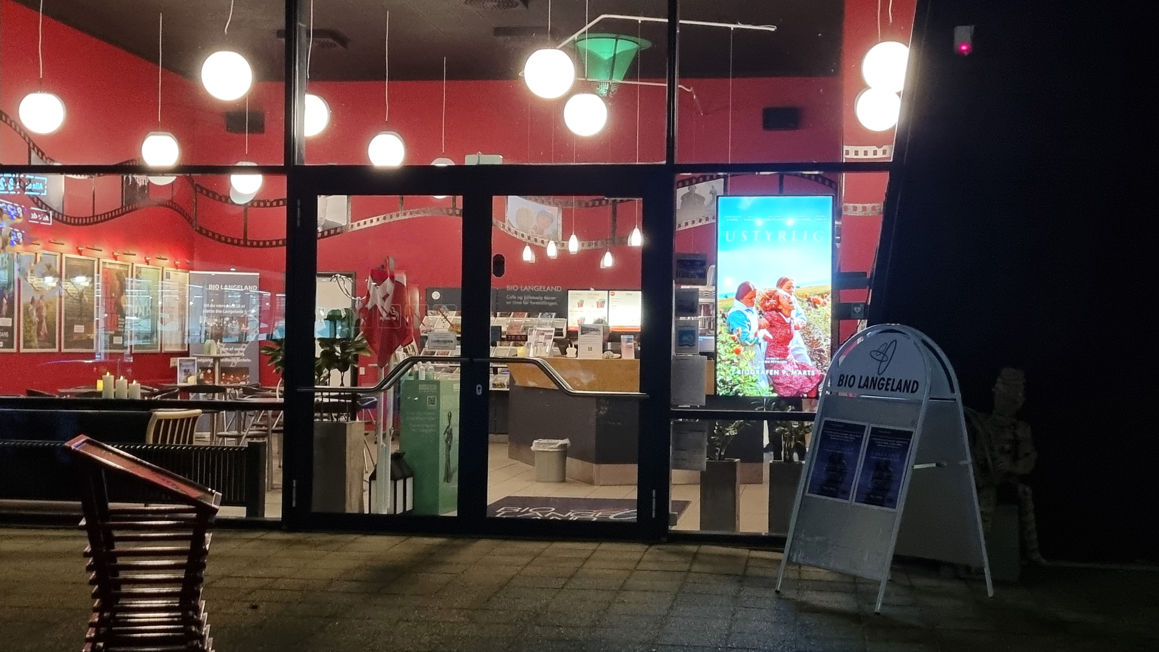 Bio Langeland by night-time lighting