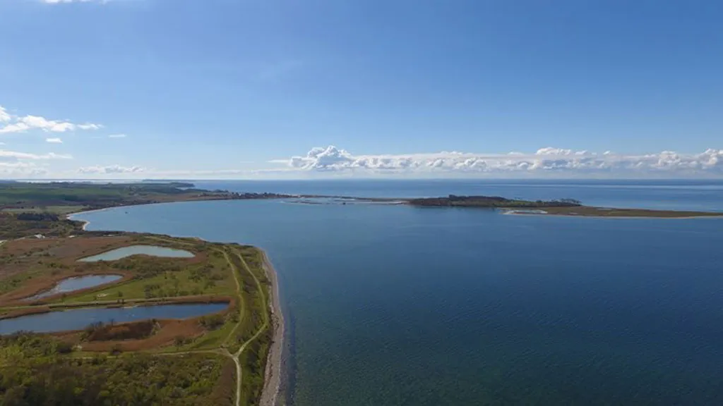 Nederst til venstre i billedet ses starten på Torø Huse - Assens stien ved "Jordbassinerne"