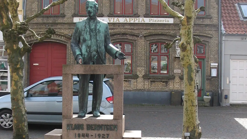 Statue af Klaus Berntsen (da.pol)
