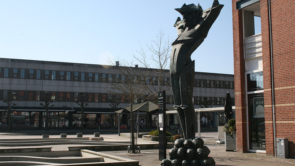 Niels Hansen Jacobsens statue Militarismen i Vejen