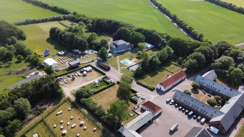 Assersbølgård set fra luften