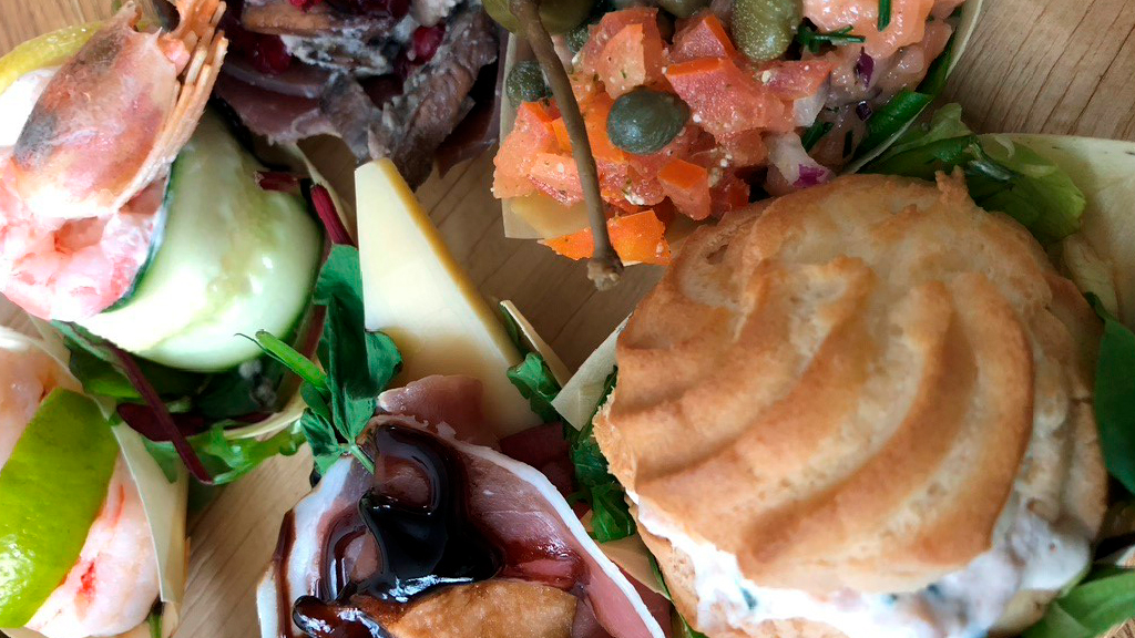 Tapas to the door - tapas