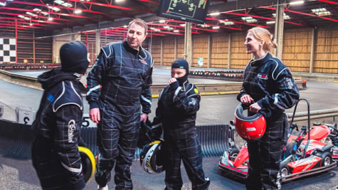 Familie har det sjovt med at køre GoKart hos RaceSyd