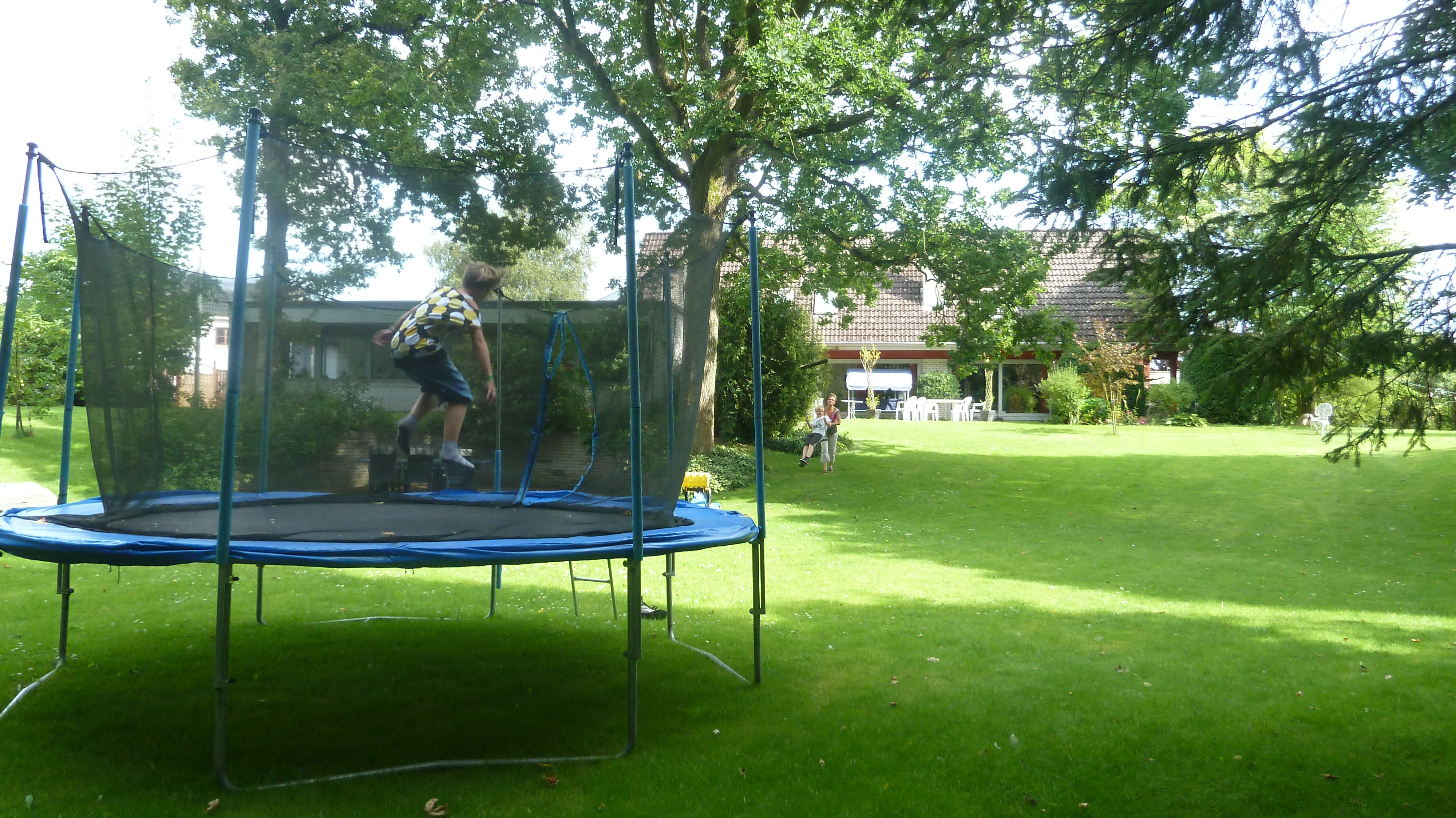 Give Apartment - Garden with trampoline