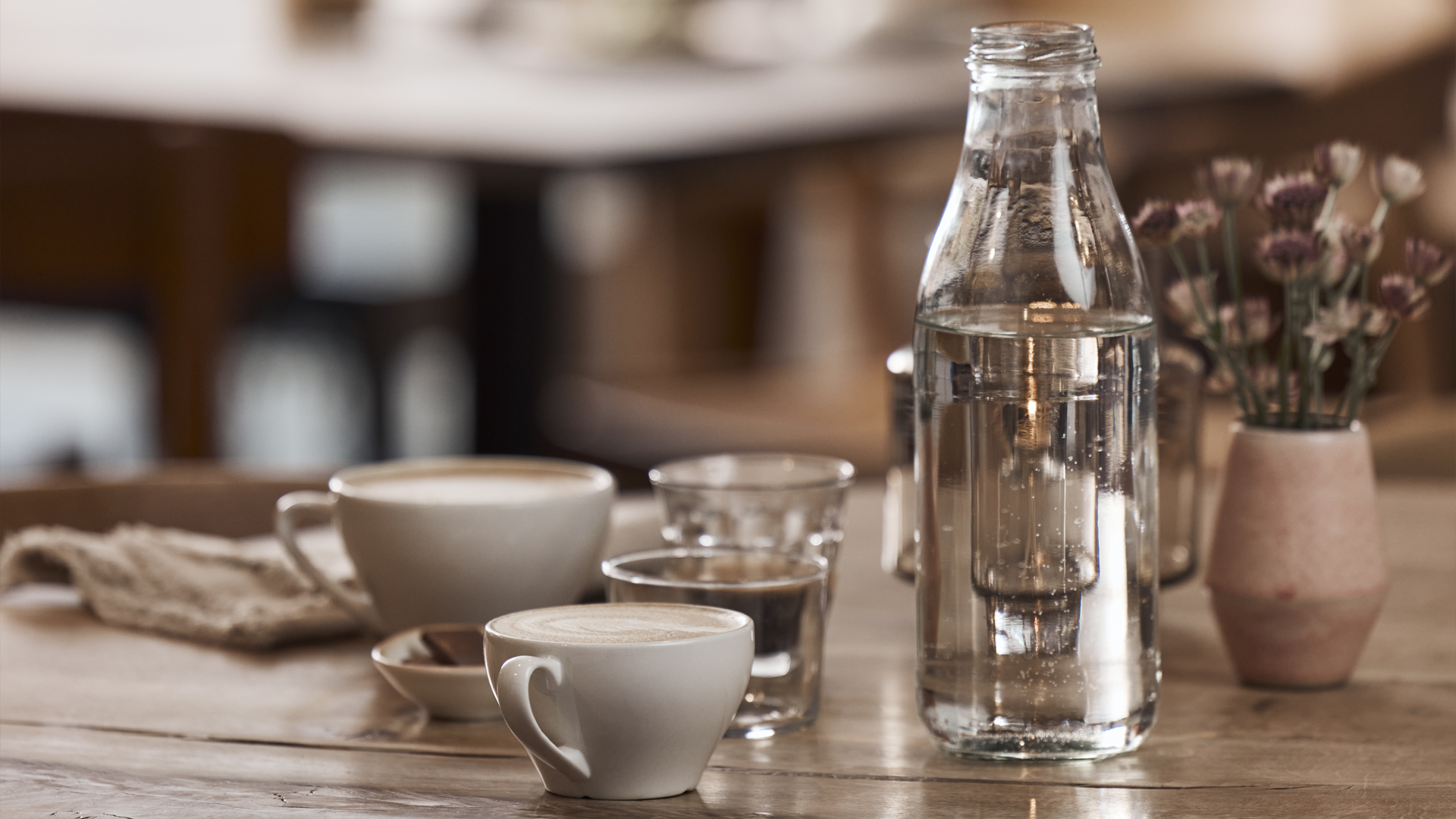 Picture of the set table