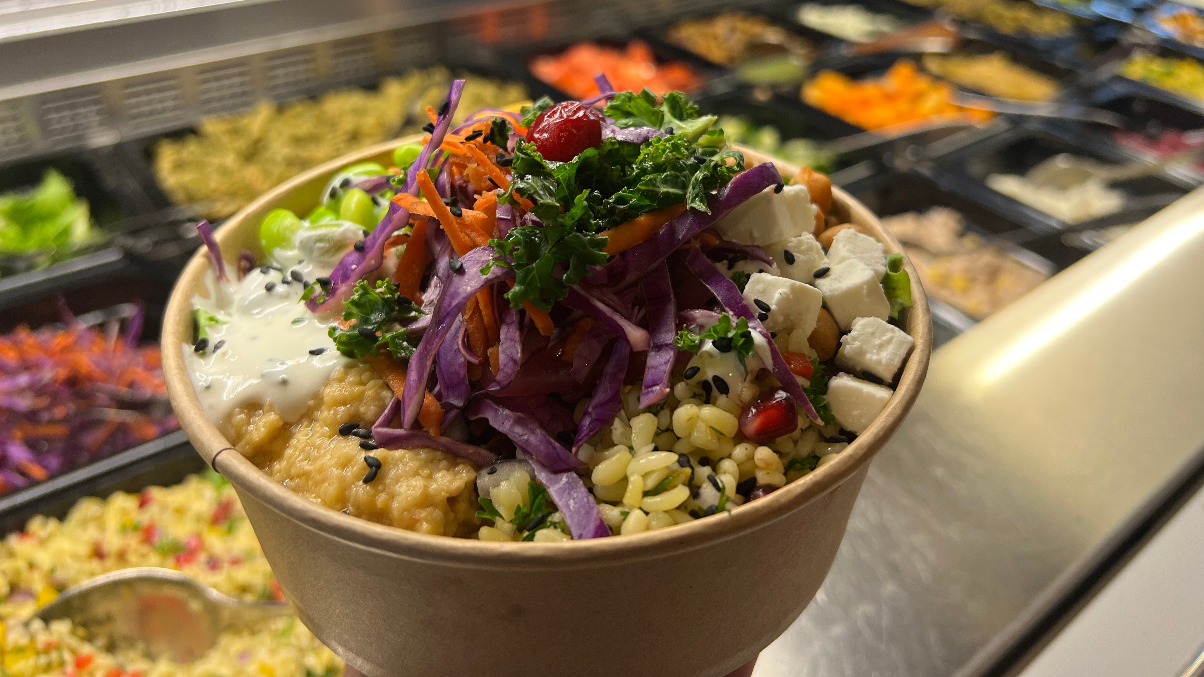 Salatbowl im MAGION Café