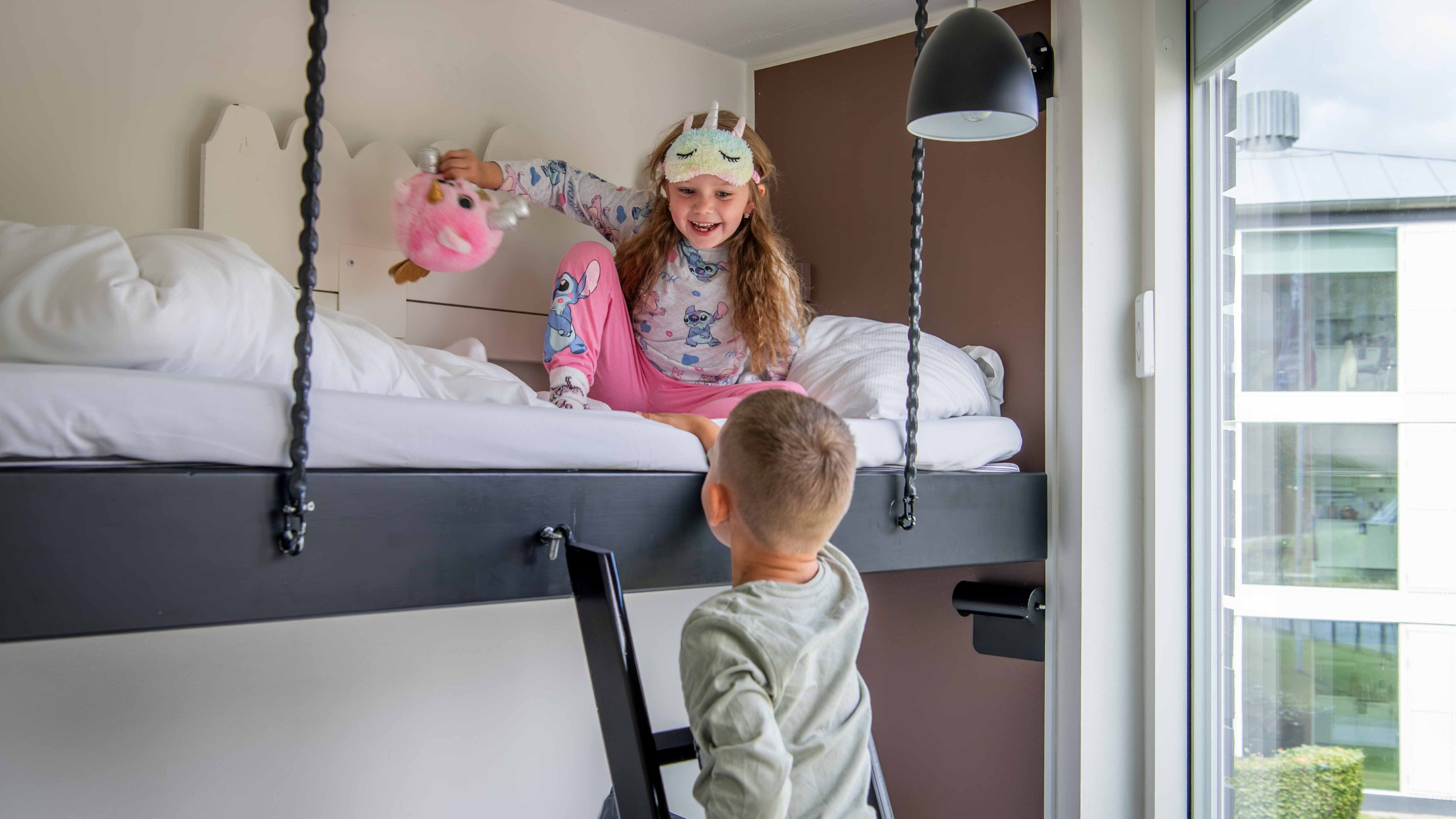Spielen im Etagenbett